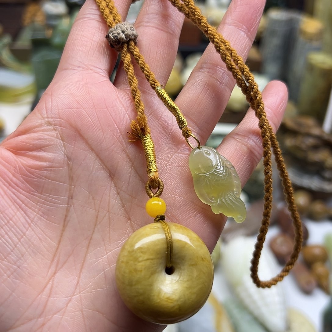 岫玉未镶嵌颈饰花玉毛衣链