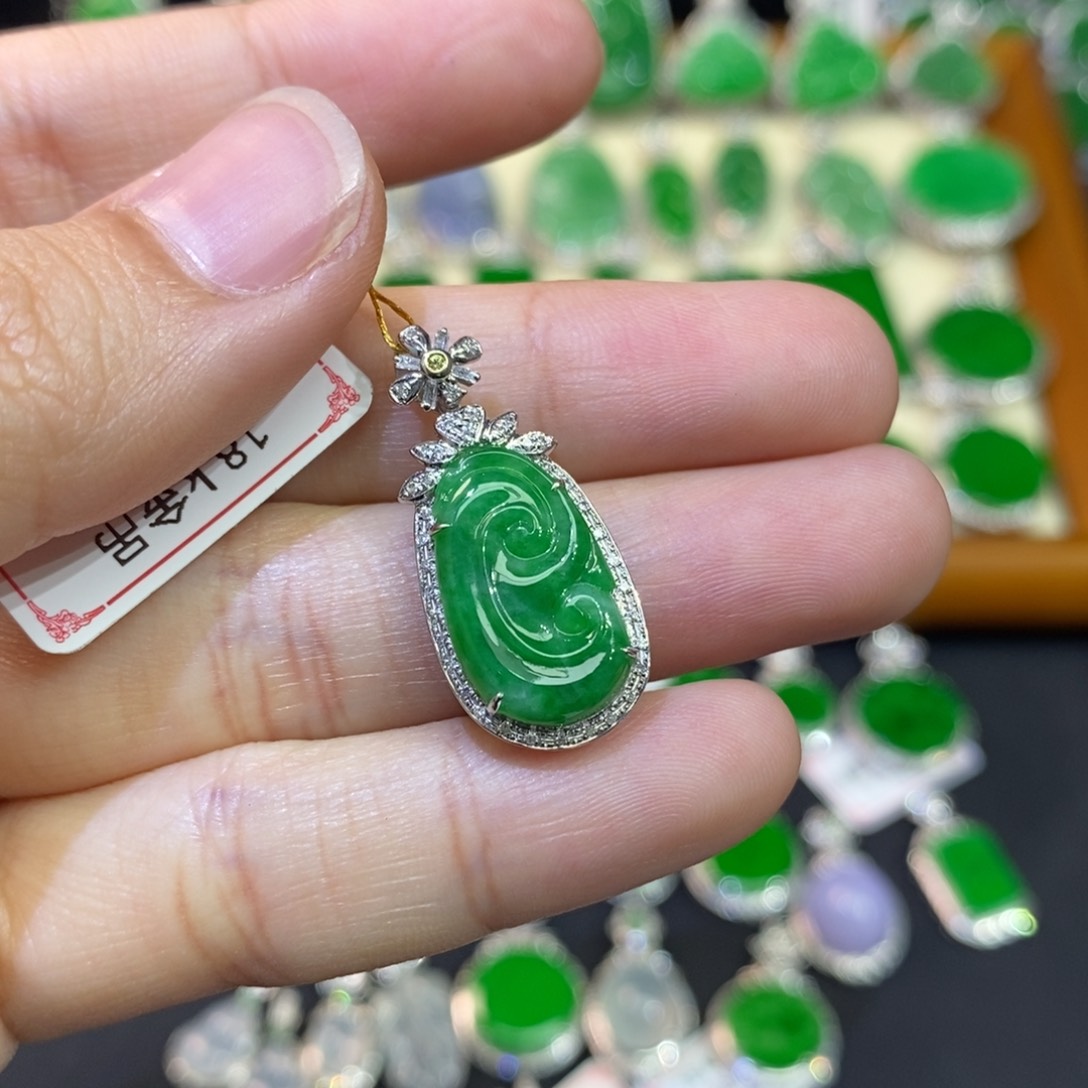 翡翠18K金镶嵌吊坠(不含链)