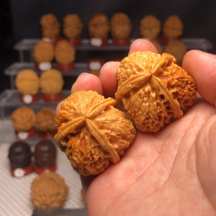 山***云把件文玩核桃212蚂蚁纹三棱