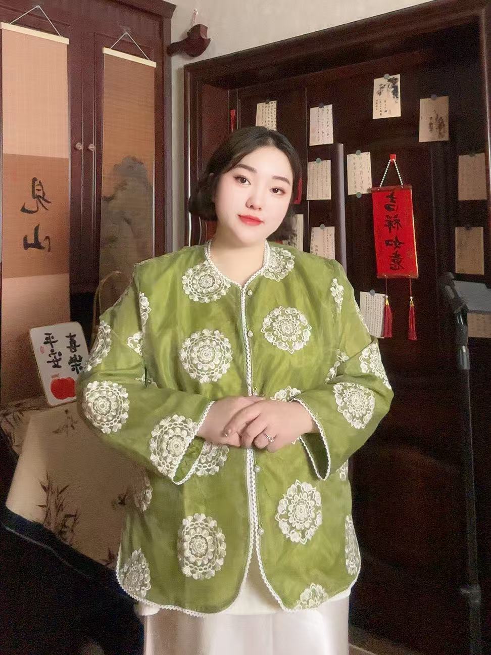 格格大码2025春季爆款圆领花朵开衫外套显瘦大码女装百搭国风上衣