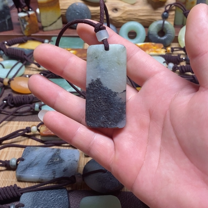 蛇纹石玉挂件未镶嵌