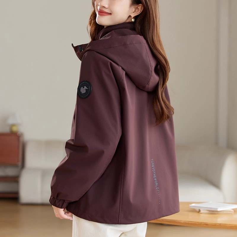 摇粒绒女款2025秋冬新款妈妈装冲锋衣两件套休闲连帽加绒棉服外套