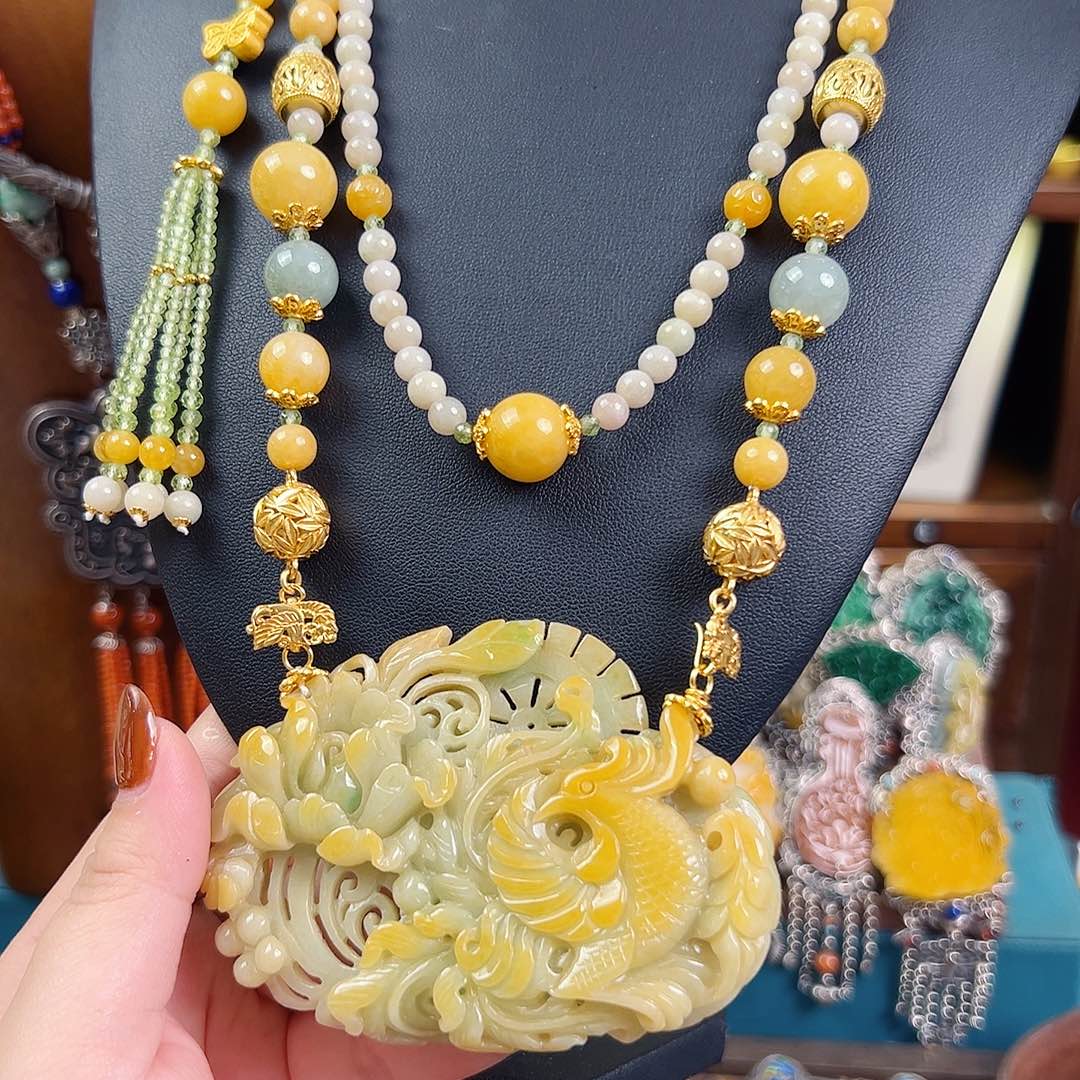 翡翠未镶嵌颈饰国风