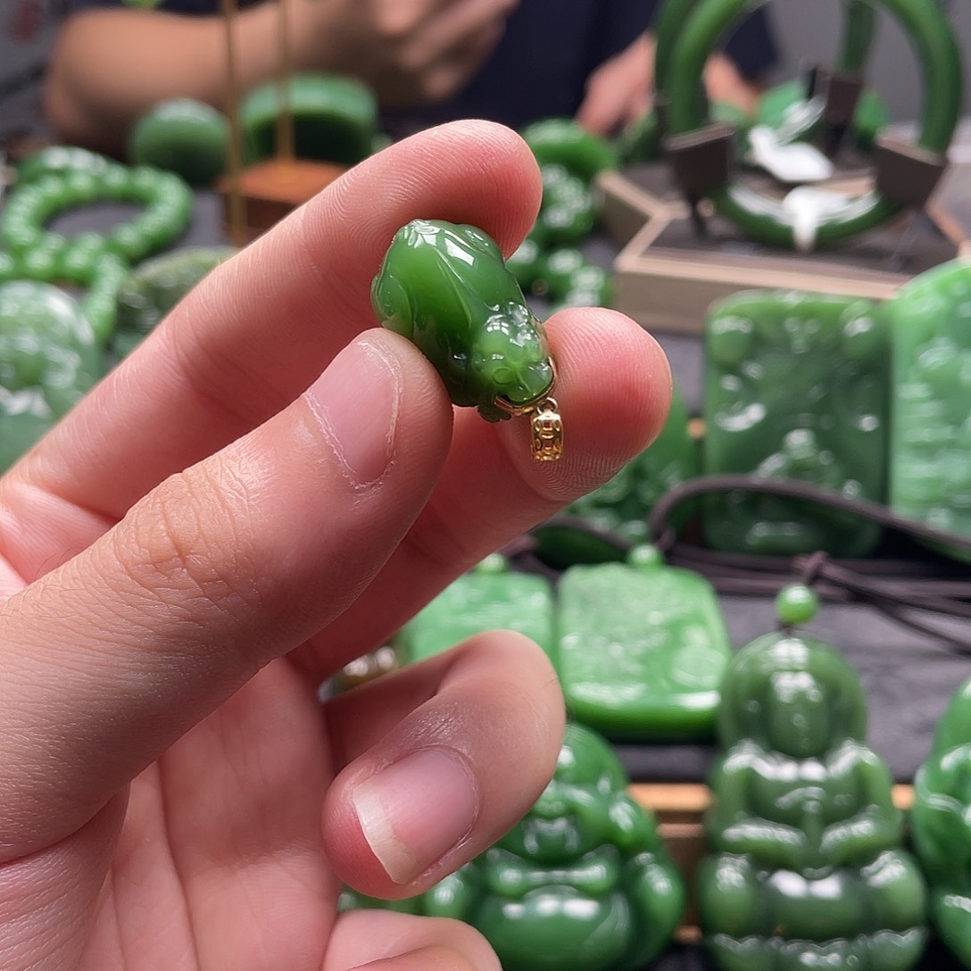 和田玉（碧玉）18K金镶嵌颈饰