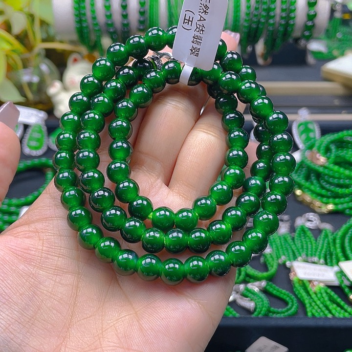 翡翠颈饰未镶嵌辣绿卡8项链