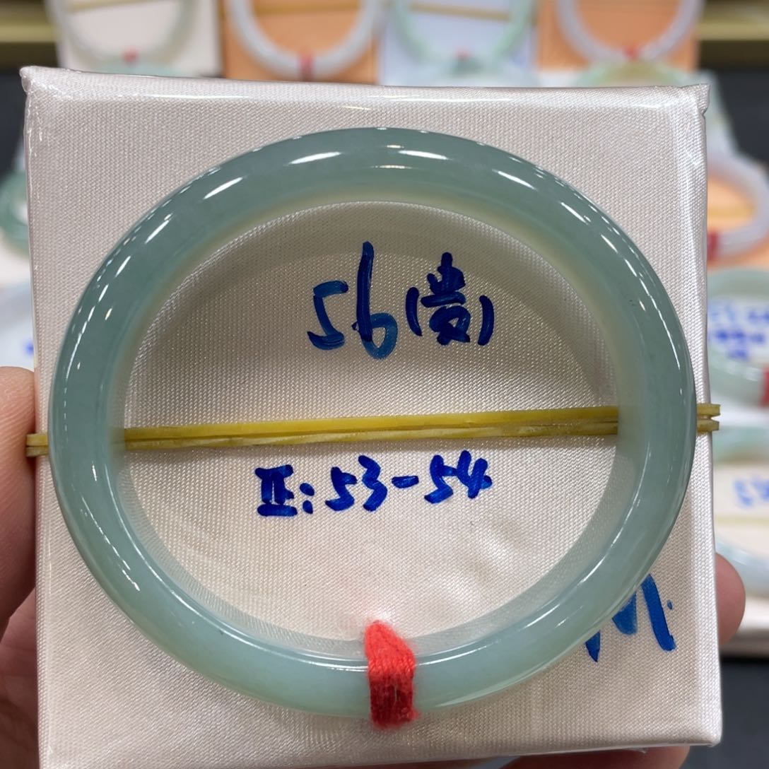 翡翠手镯未镶嵌翡翠手镯
