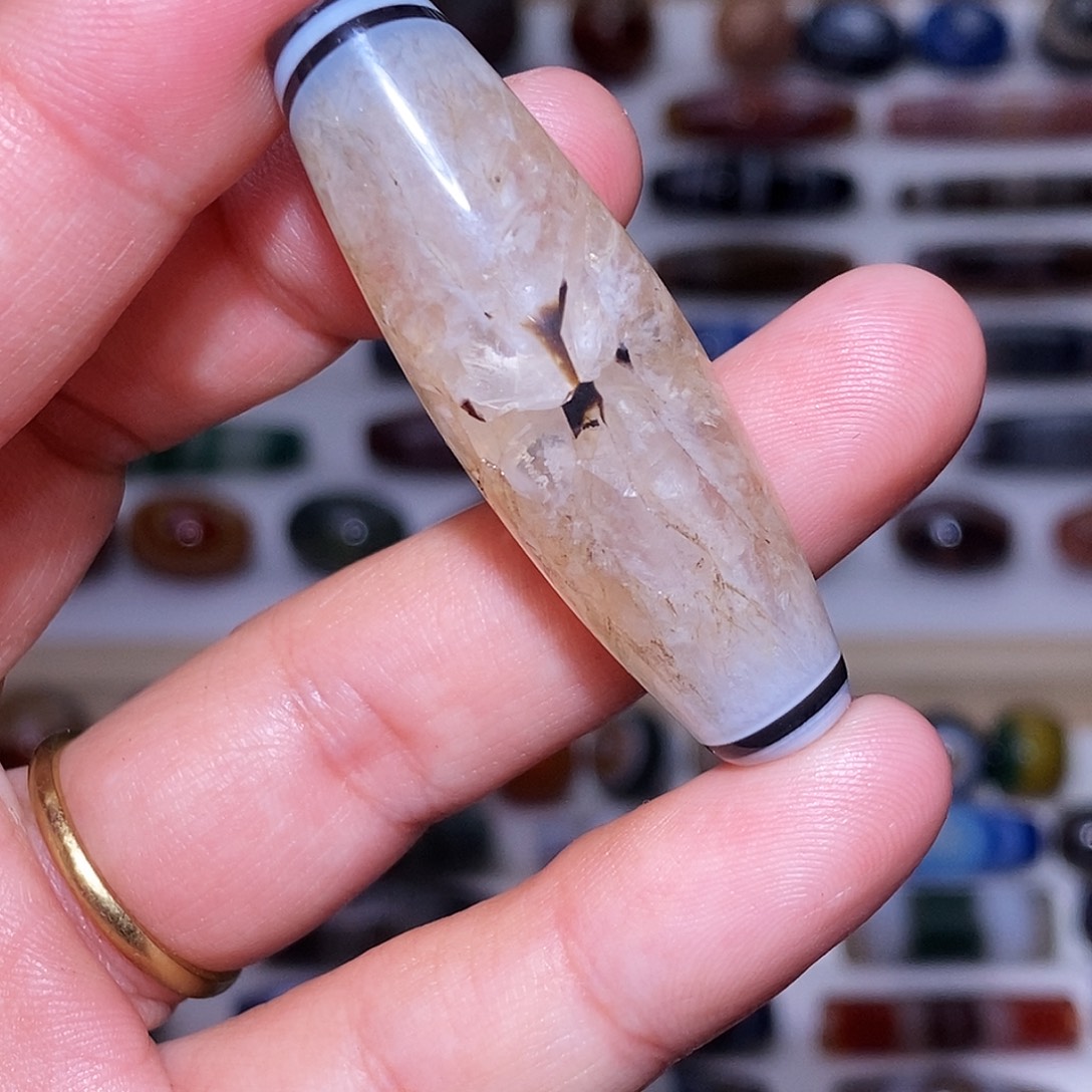 琥珀未镶嵌吊坠…..