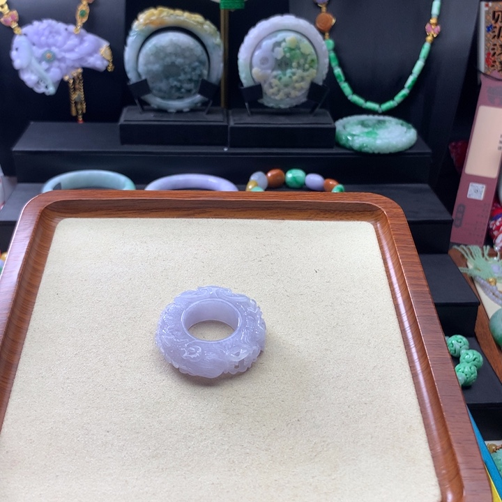 翡翠颈饰未镶嵌翡翠龙