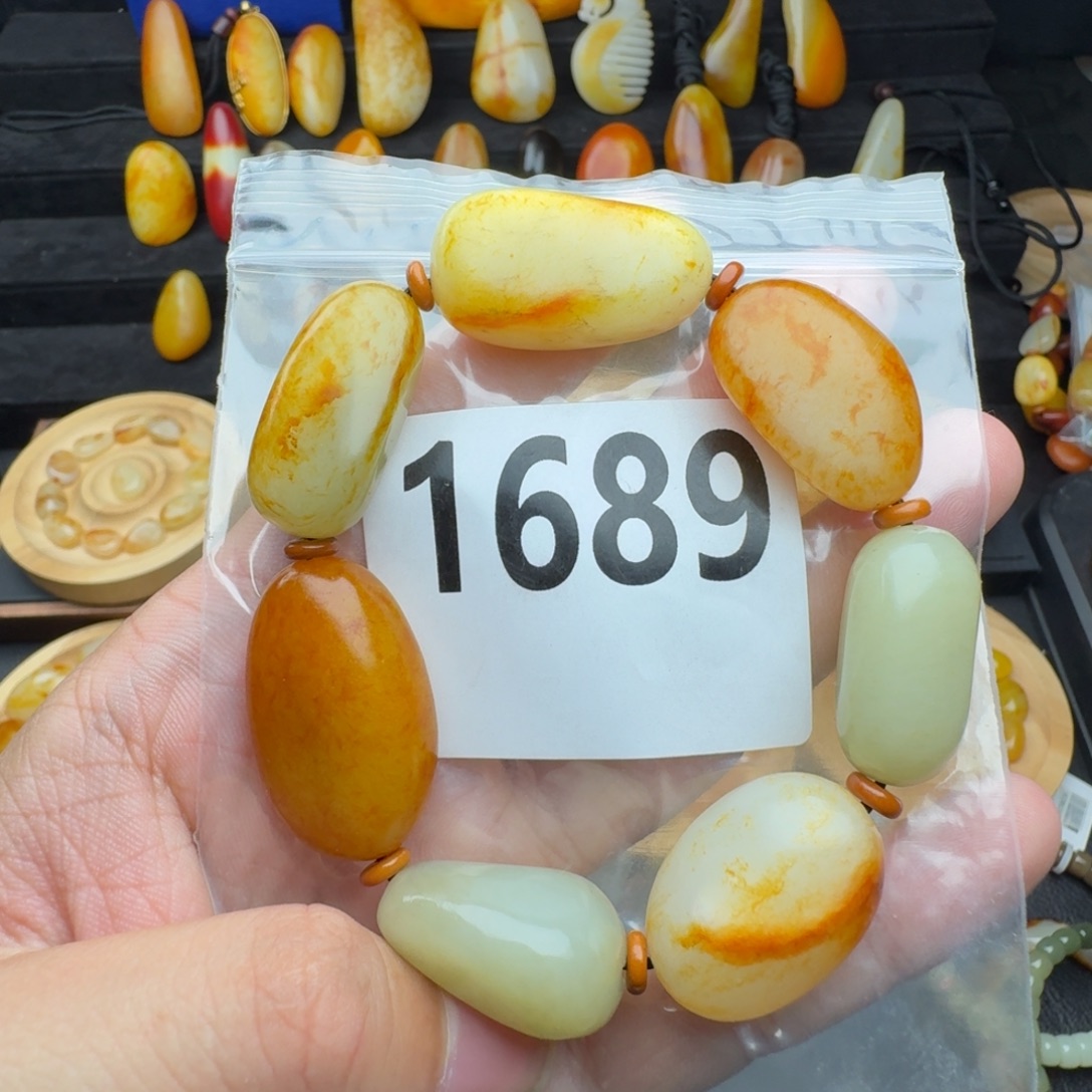 和田玉未镶嵌手串