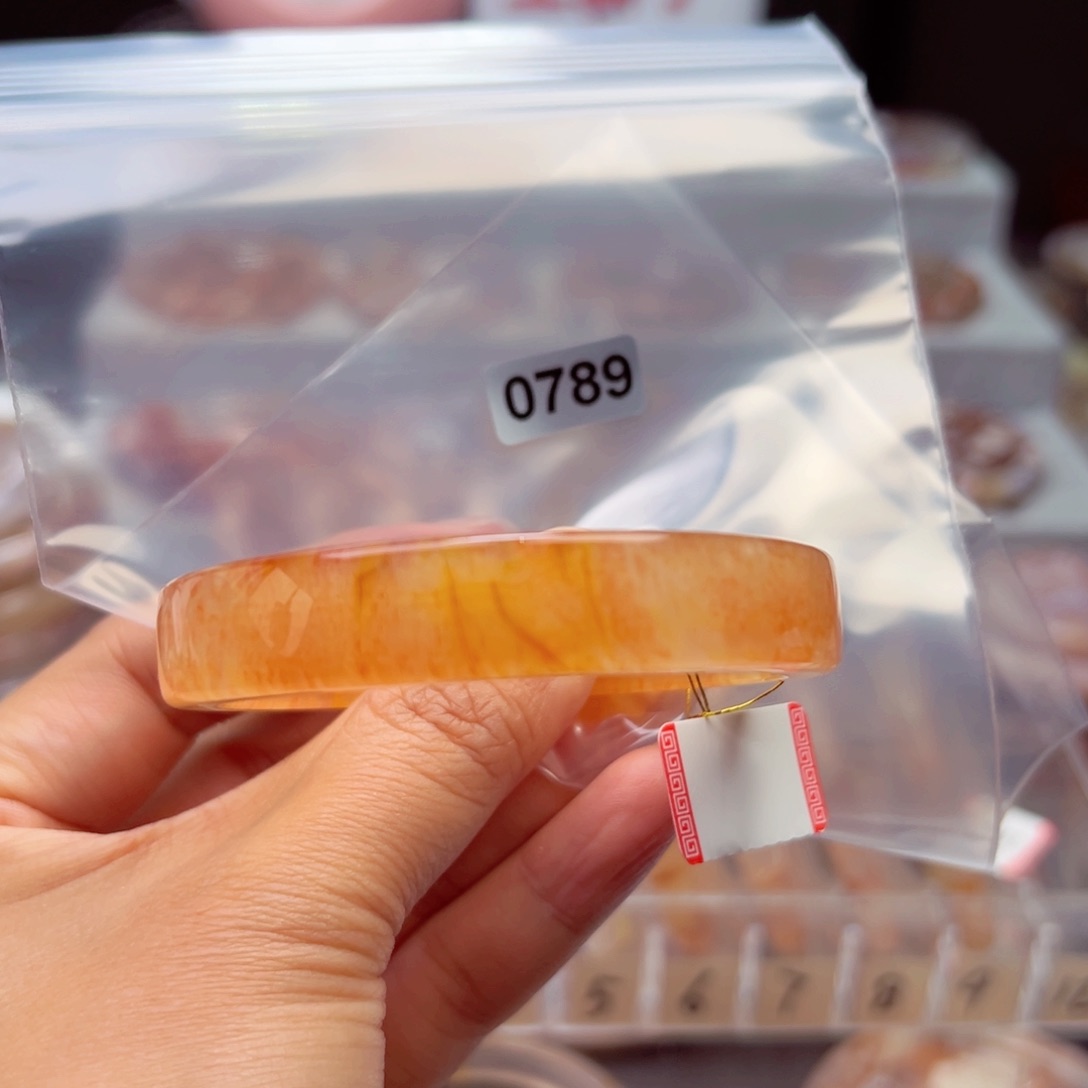 玛瑙/玉髓手镯未镶嵌坐****?