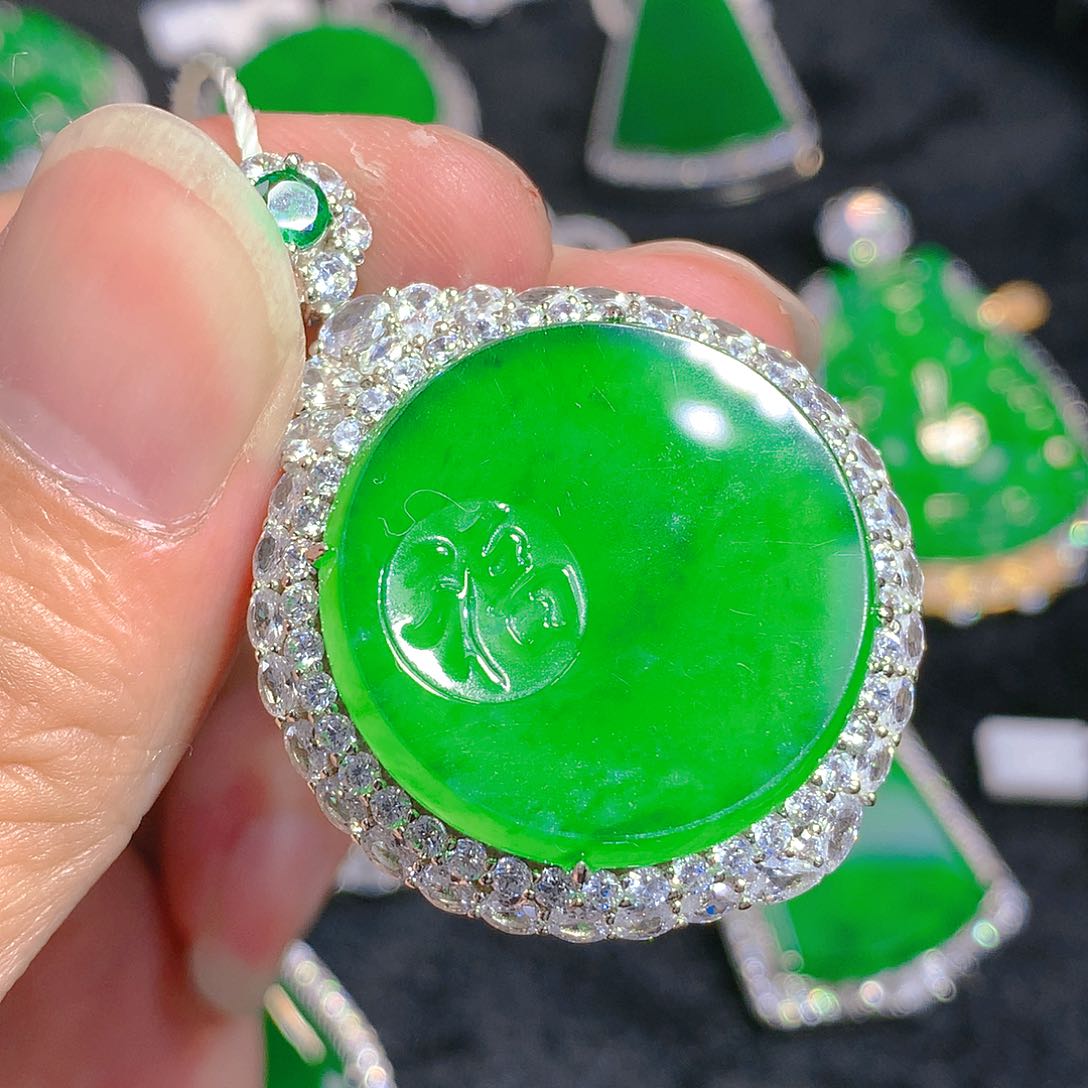 翡翠颈饰银S925镶嵌吊坠