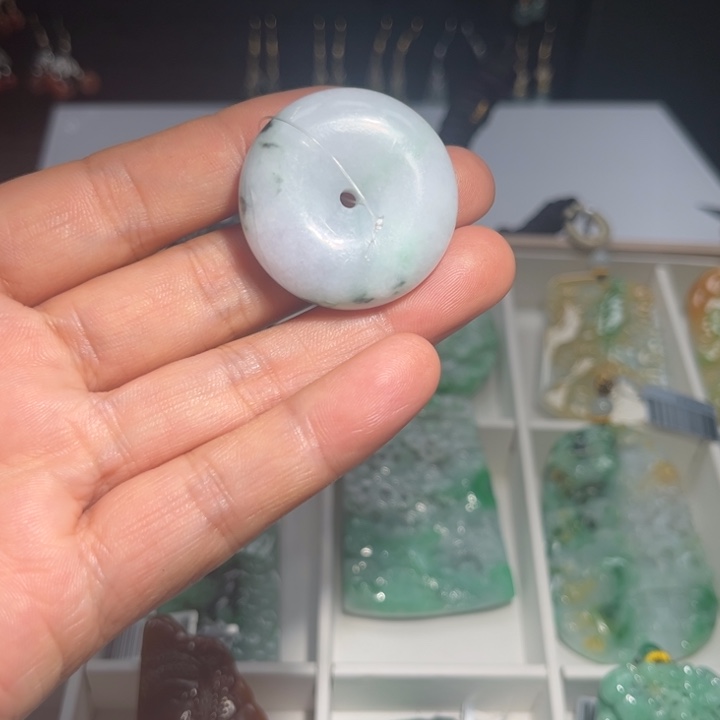 翡翠未镶嵌颈饰挂件