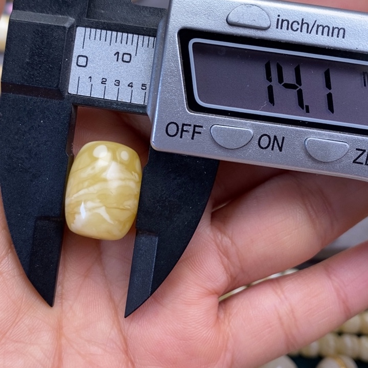 蜜蜡裸石未镶嵌桶珠