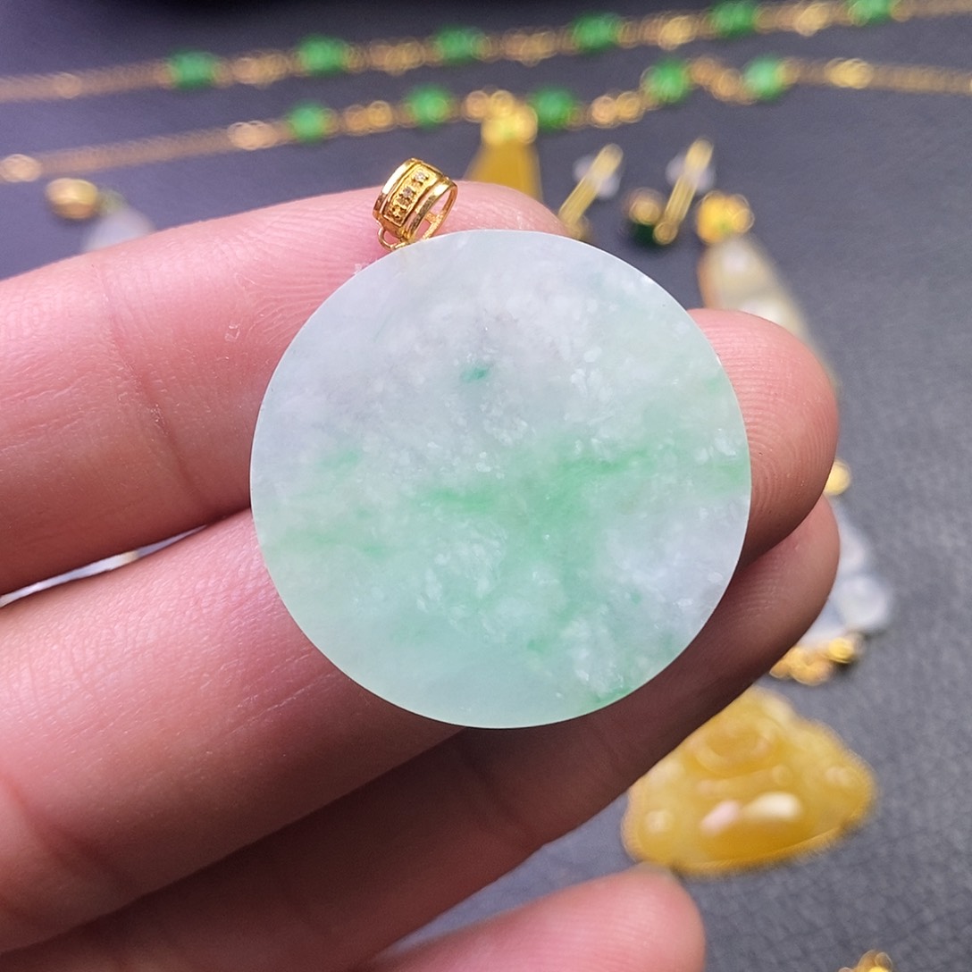 颈饰18K金镶嵌翡翠