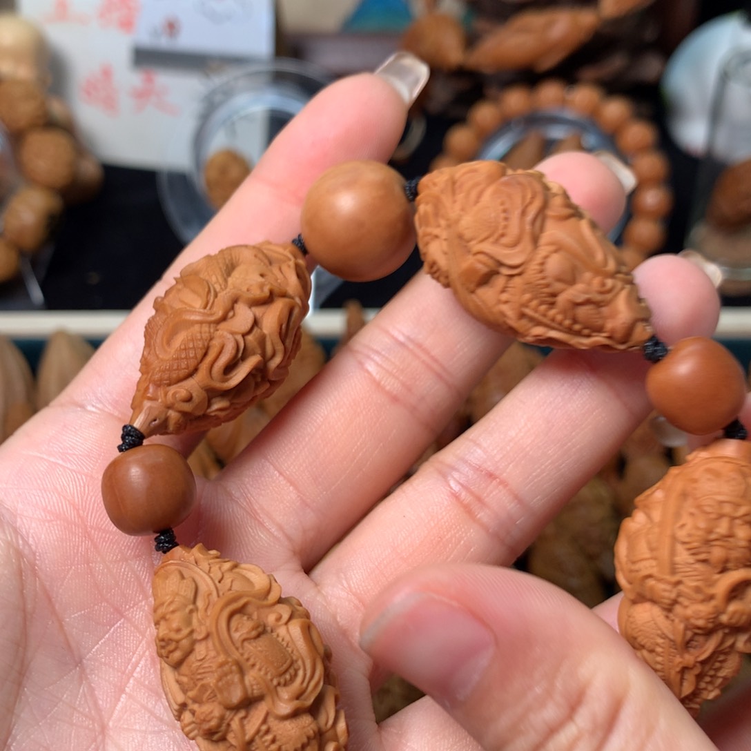 橄榄核把件四大天王