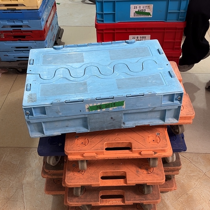 ღ***ض厚款家用五金工具箱1个带盖裂了