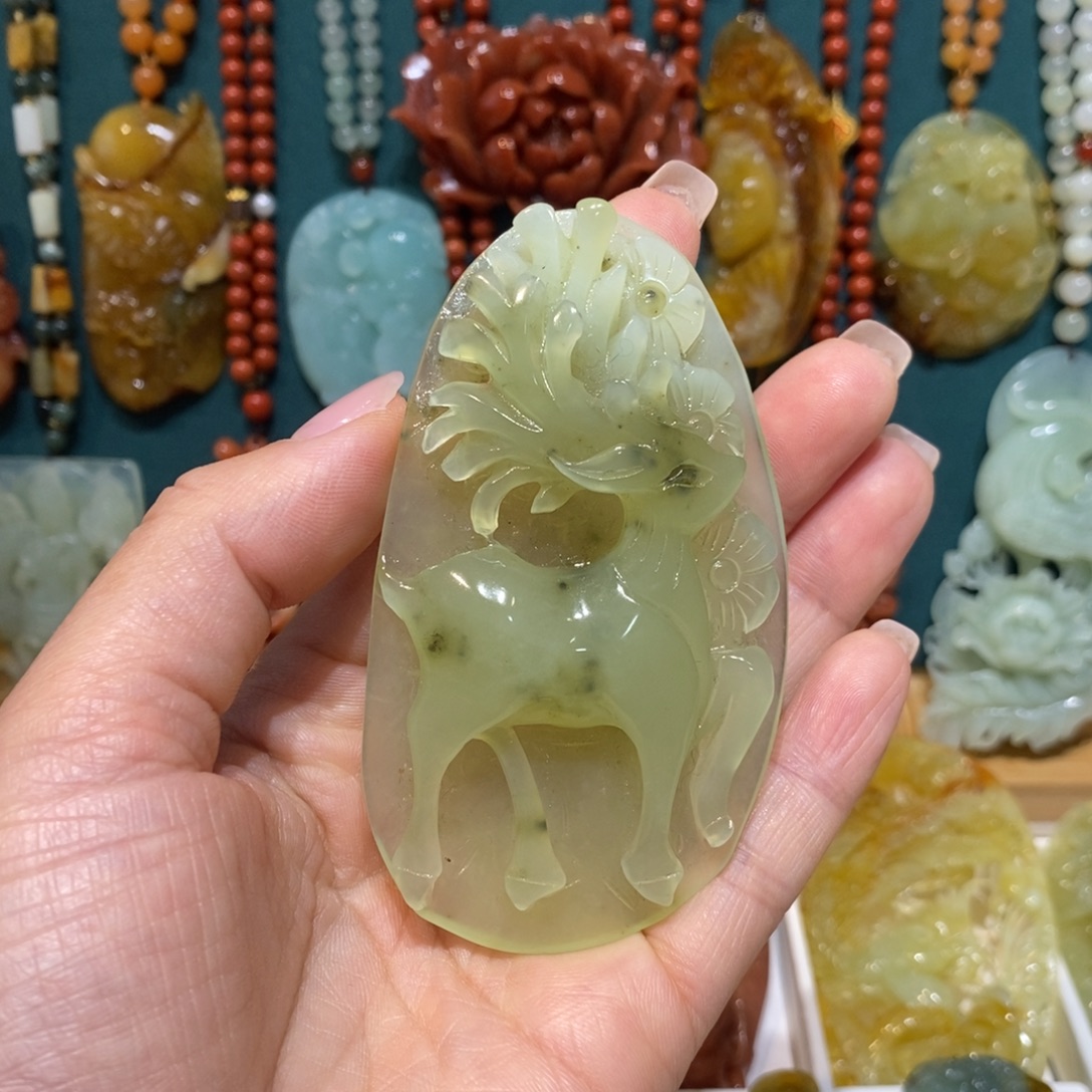 蛇纹石玉未镶嵌颈饰