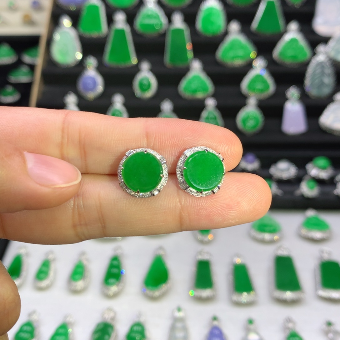 翡翠吊坠(不含链)18K金镶嵌