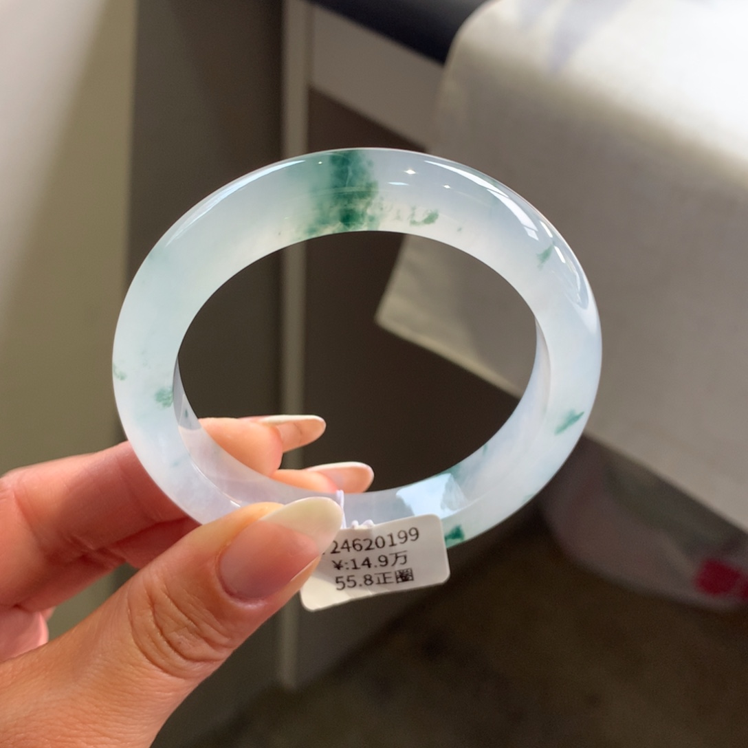 翡翠手镯未镶嵌正冰白月光飘绿花55.8正圈