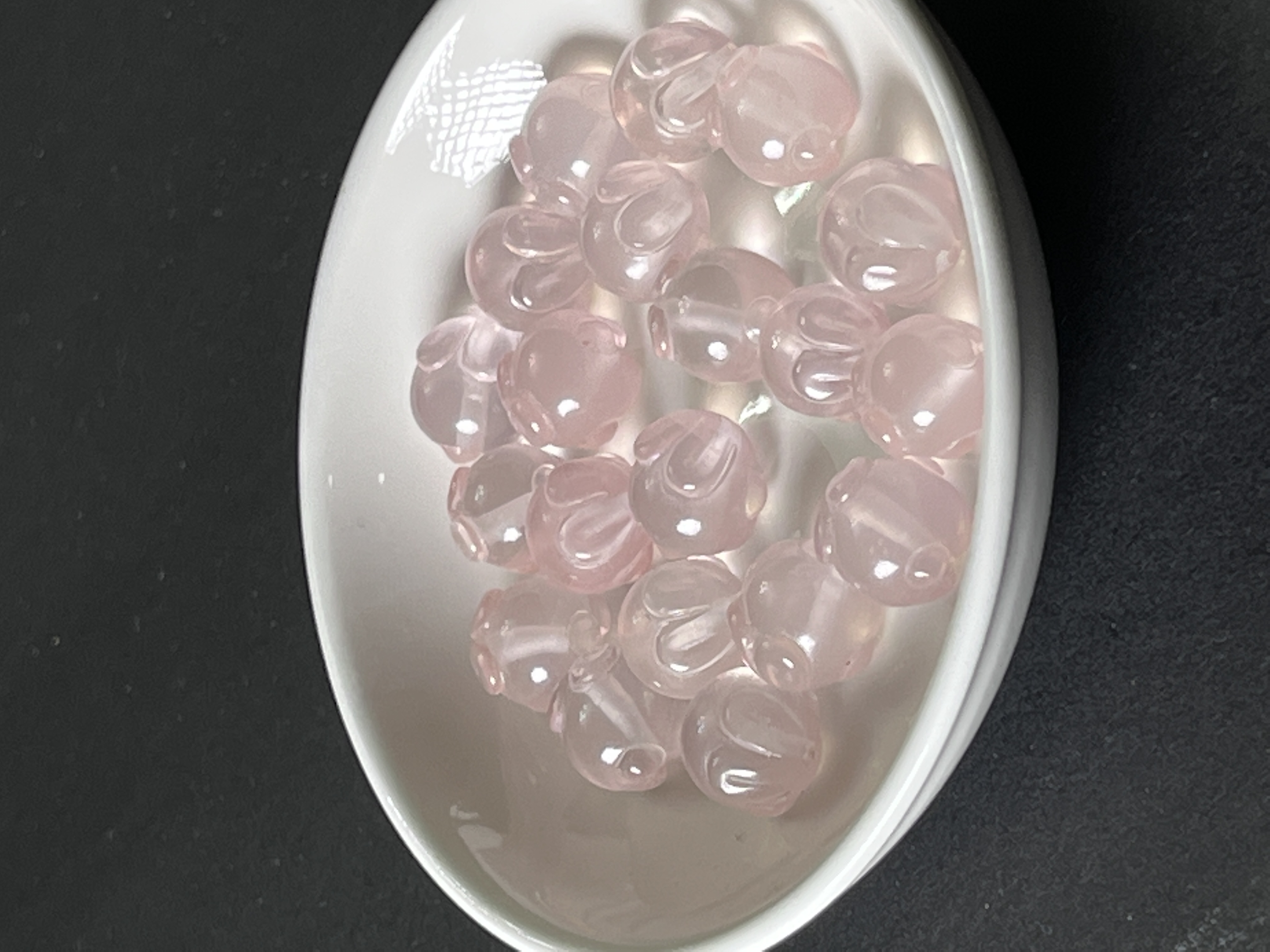 天然马达加斯加粉水晶小兔子雕刻件手串配饰天然粉手工
