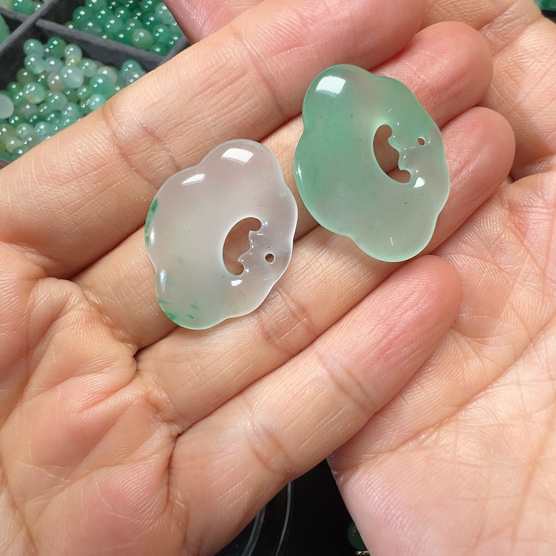 石英质玉（非洲翠）未镶嵌颈饰