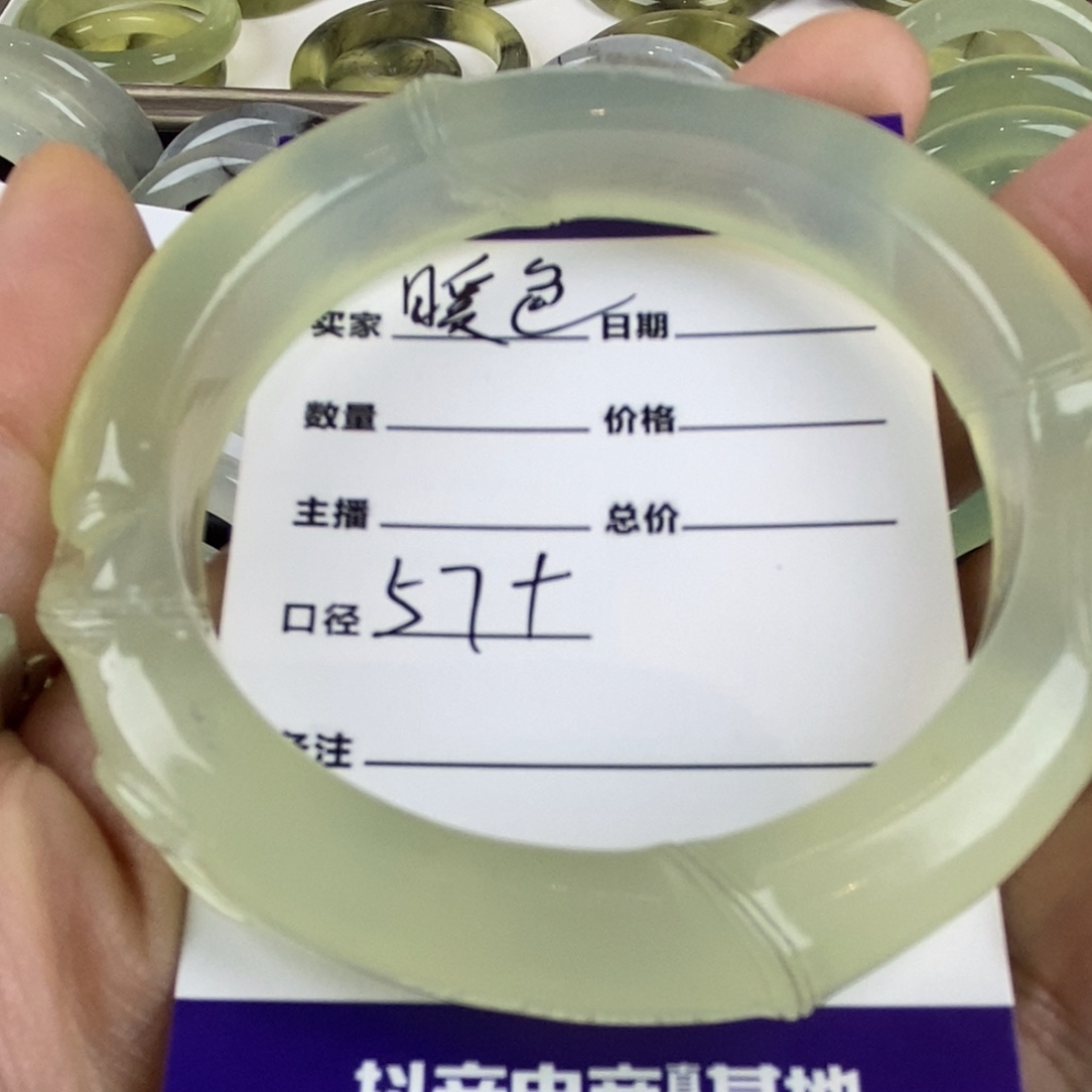 暖****未镶嵌蛇纹石玉手镯