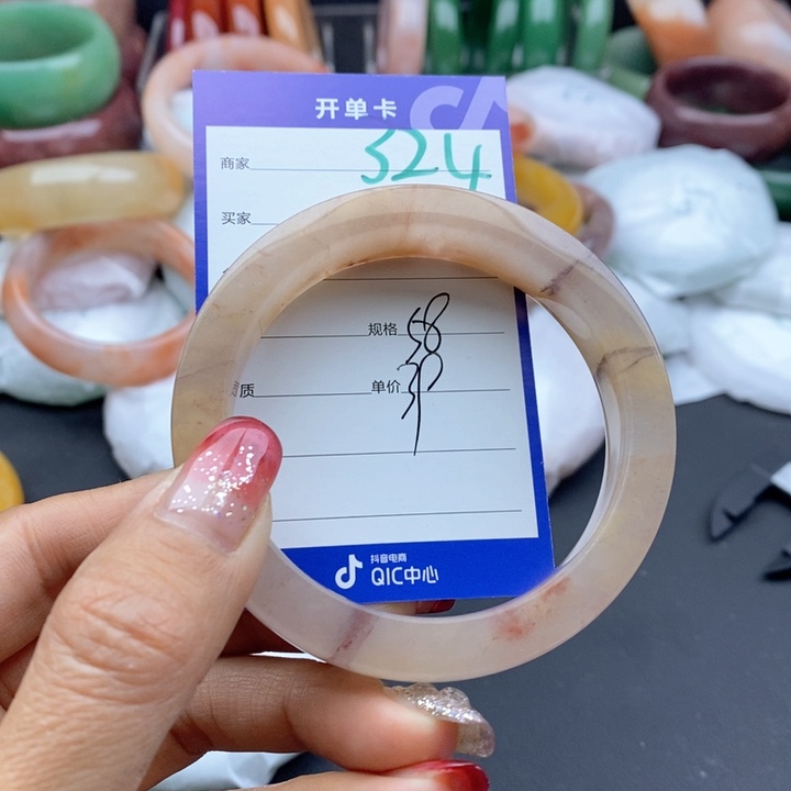 石英质玉手镯未镶嵌