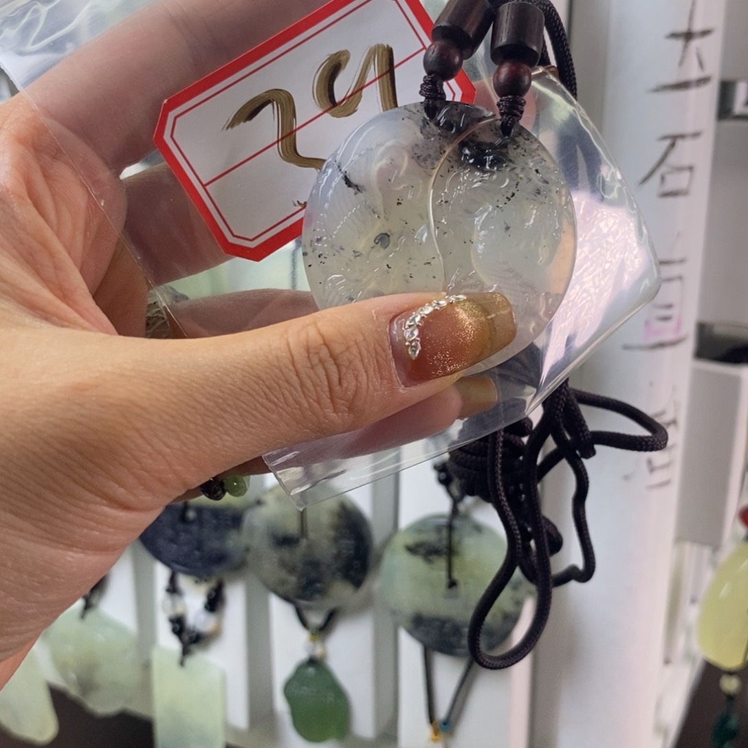 蛇纹石玉颈饰未镶嵌奈**?39