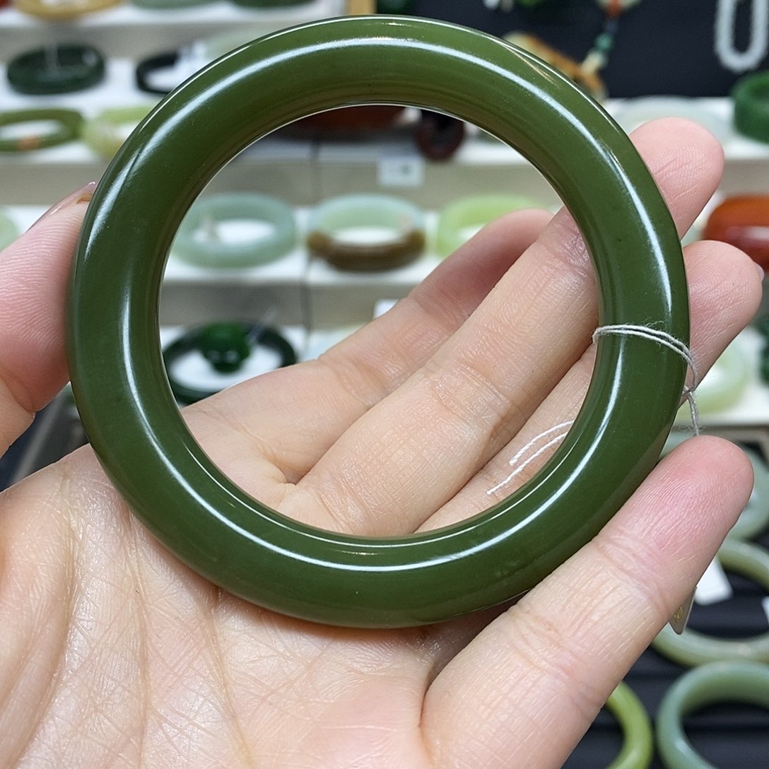 和田玉未镶嵌手镯