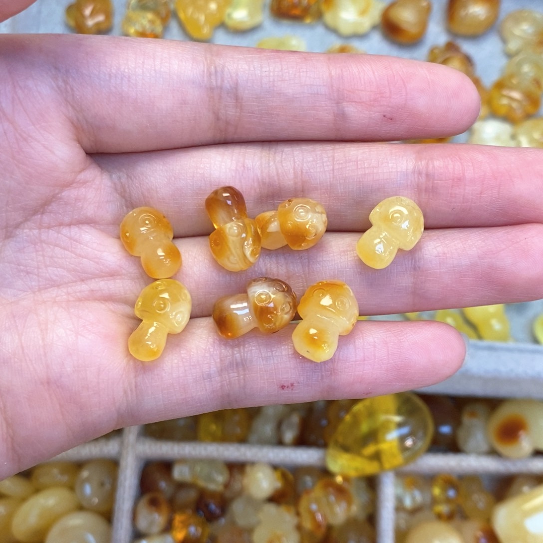 蜜蜡颈饰未镶嵌是**呀蘑菇