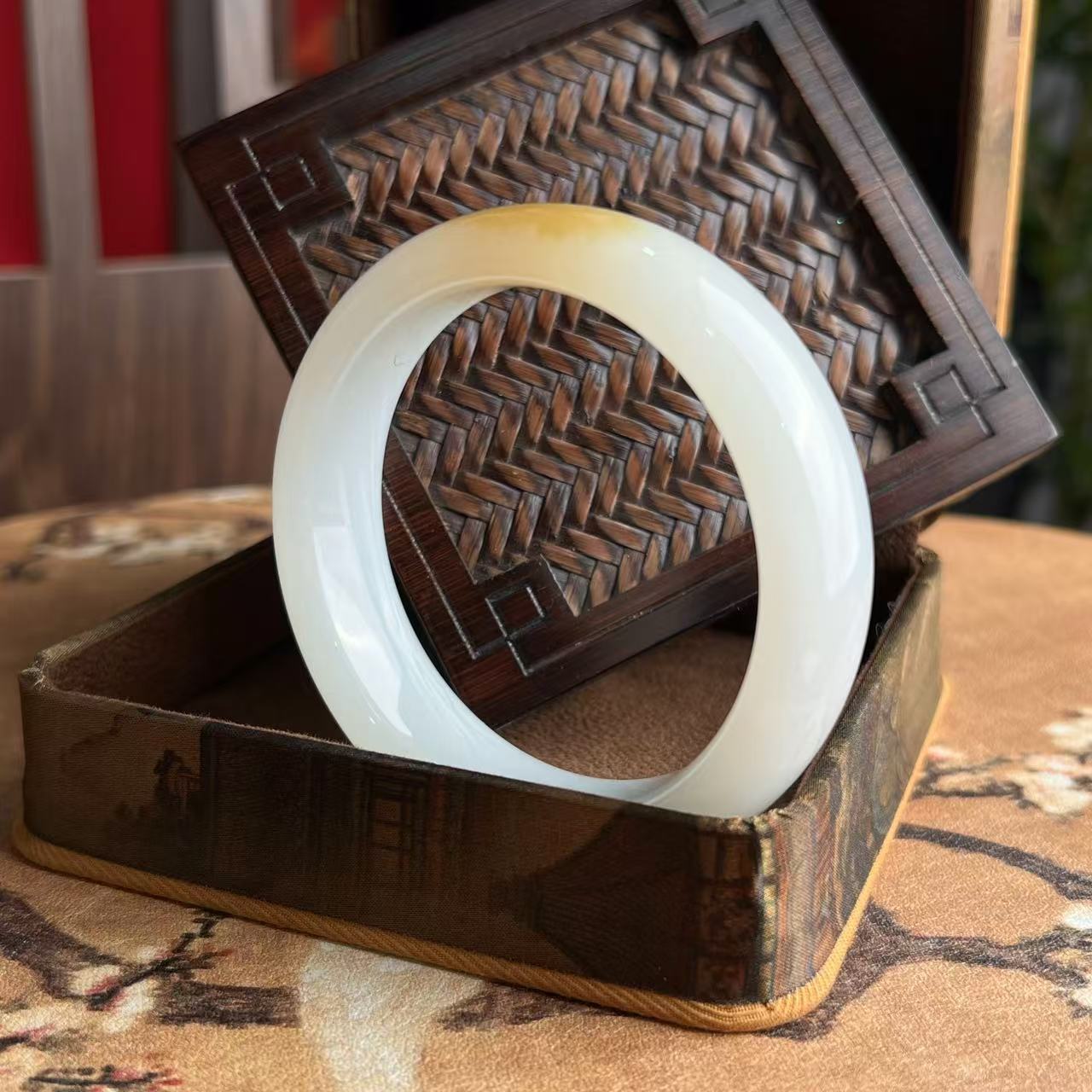 珠宝 高品质和田玉手镯/61圈口 ZHZ0402501107018-2