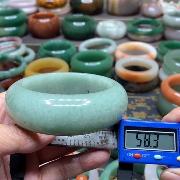 石英质玉手镯未镶嵌