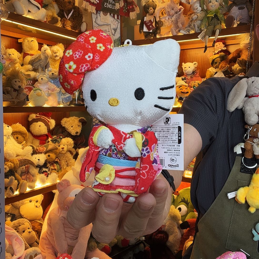 毛绒和服kitty    红蝴蝶结