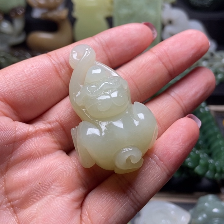 和田玉未镶嵌颈饰追****己