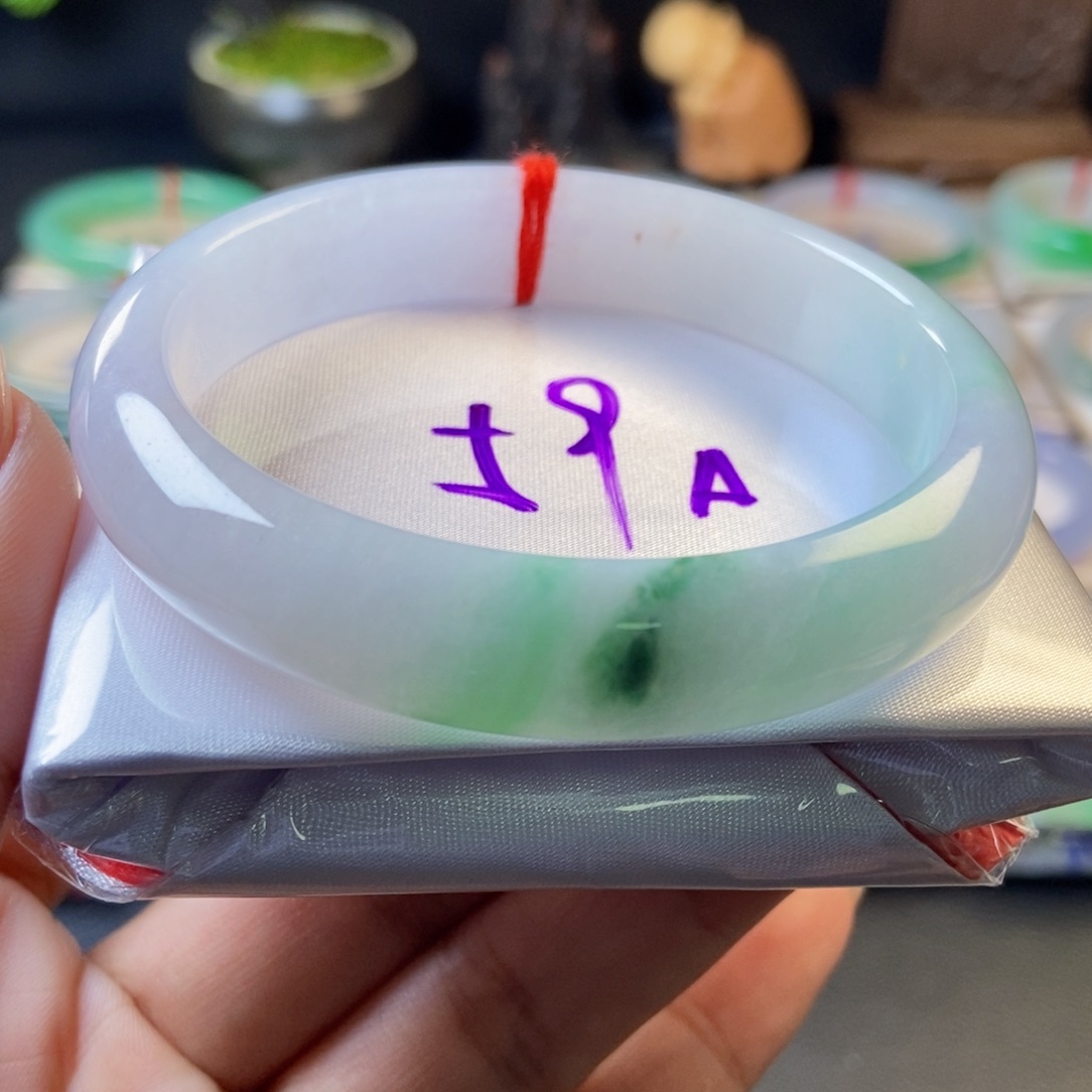 翡翠未镶嵌手镯15胶润飘绿花