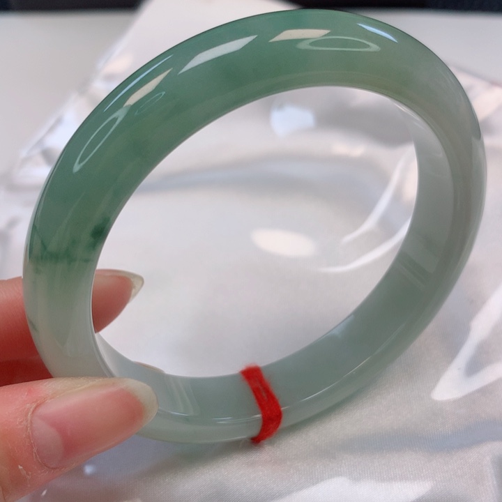 翡翠手镯未镶嵌61圈