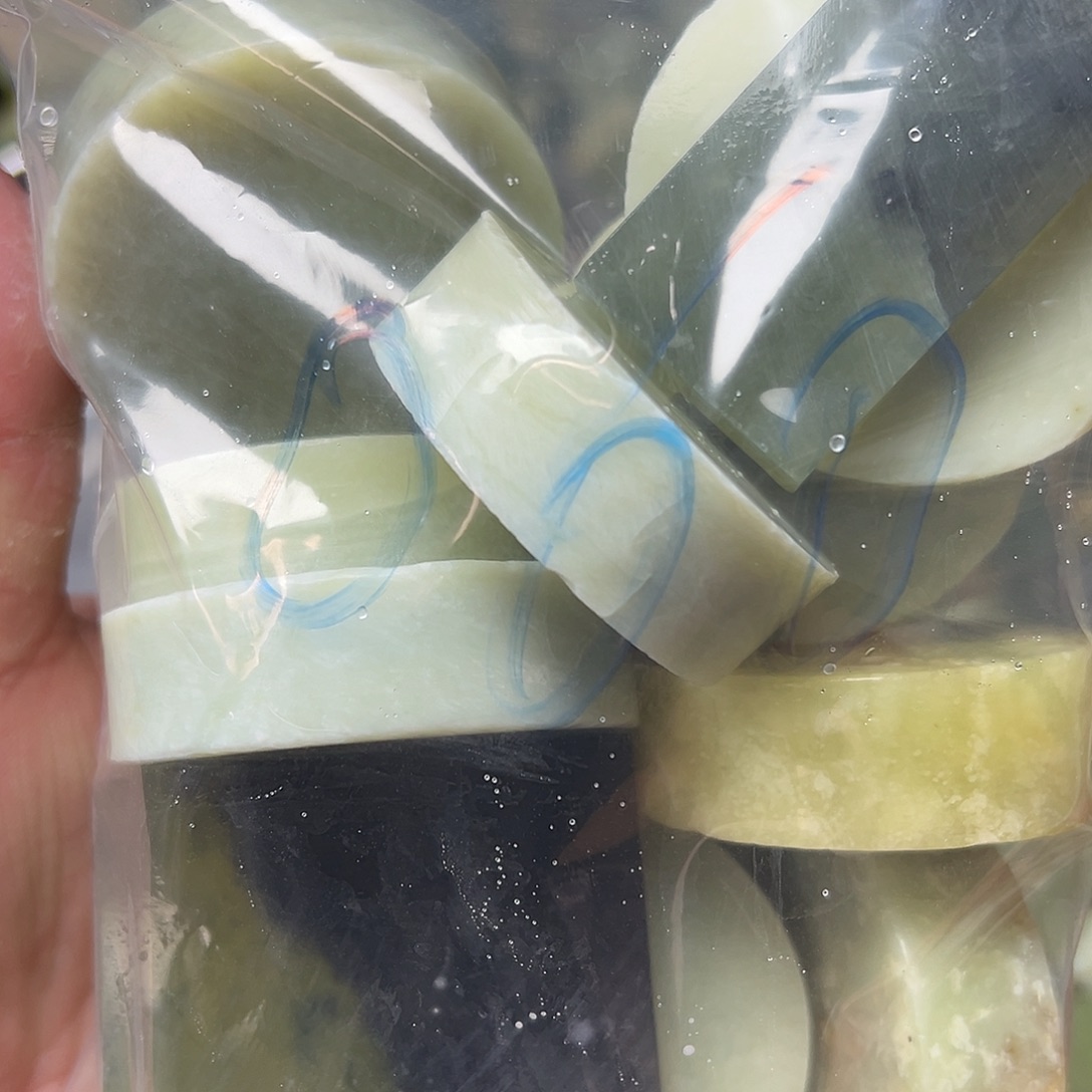 找***。蛇纹石玉未镶嵌鱼缸石 盆景石
