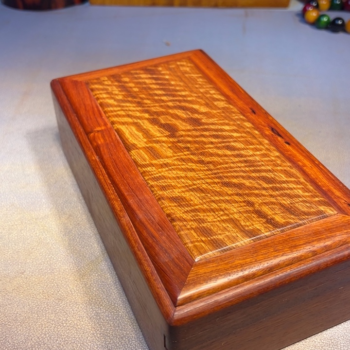 山***路机关盒。               