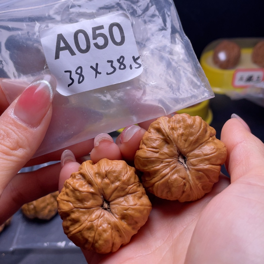 文玩核桃吊坠肉蛤蟆头