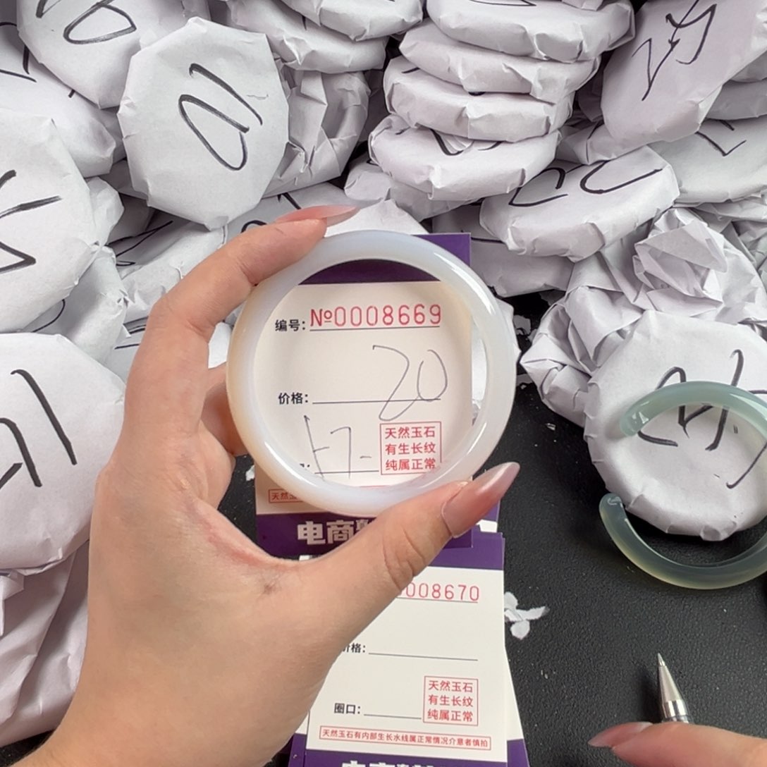 玛瑙/玉髓手镯未镶嵌8669