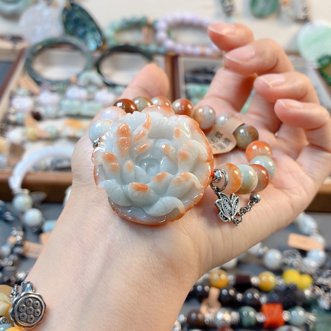 燕***翡翠未镶嵌颈饰手串