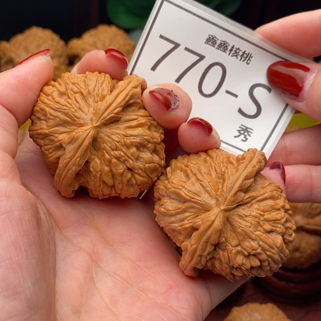 文玩核桃把件白狮46