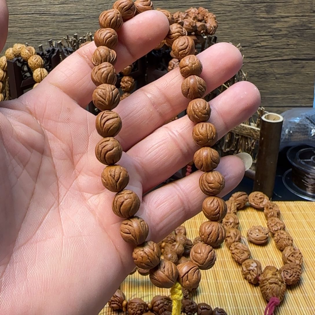 福利龙纹桃核玉龙脊手持