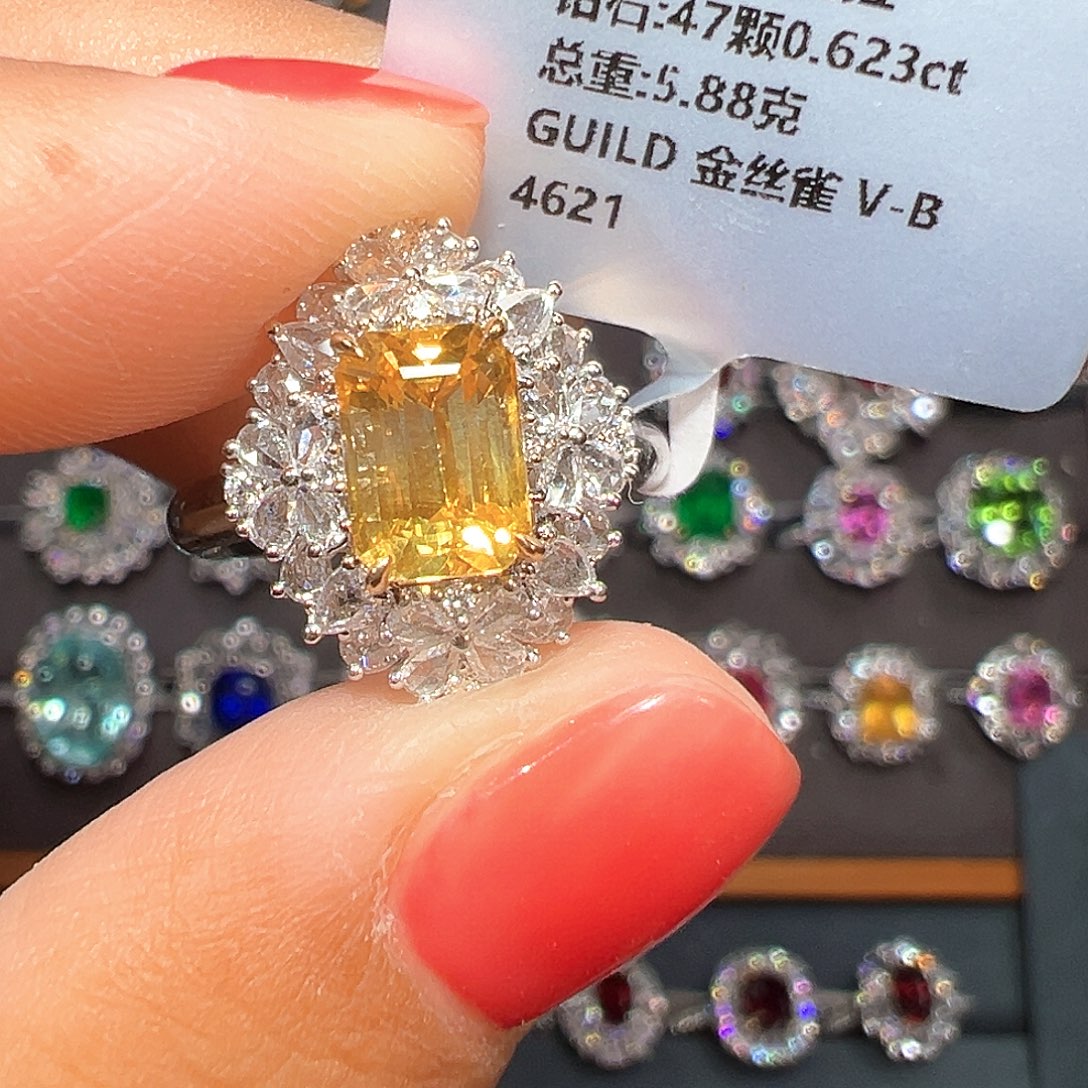 彩色蓝宝石18K金镶嵌戒指