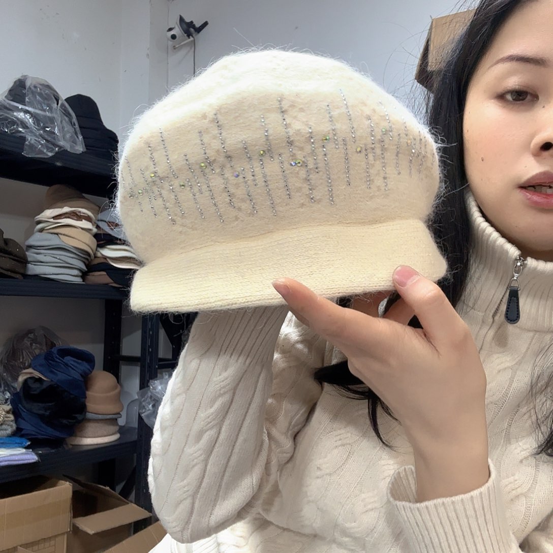 纯棉白色兔毛毛线帽