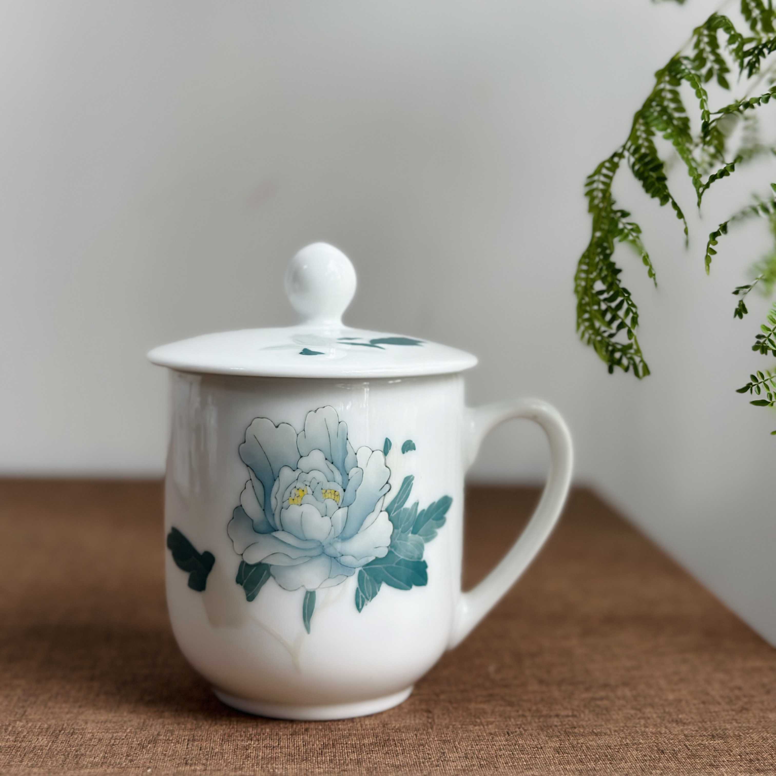 醴陵釉下五彩手绘白牡丹振美胜利杯微瑕福利价