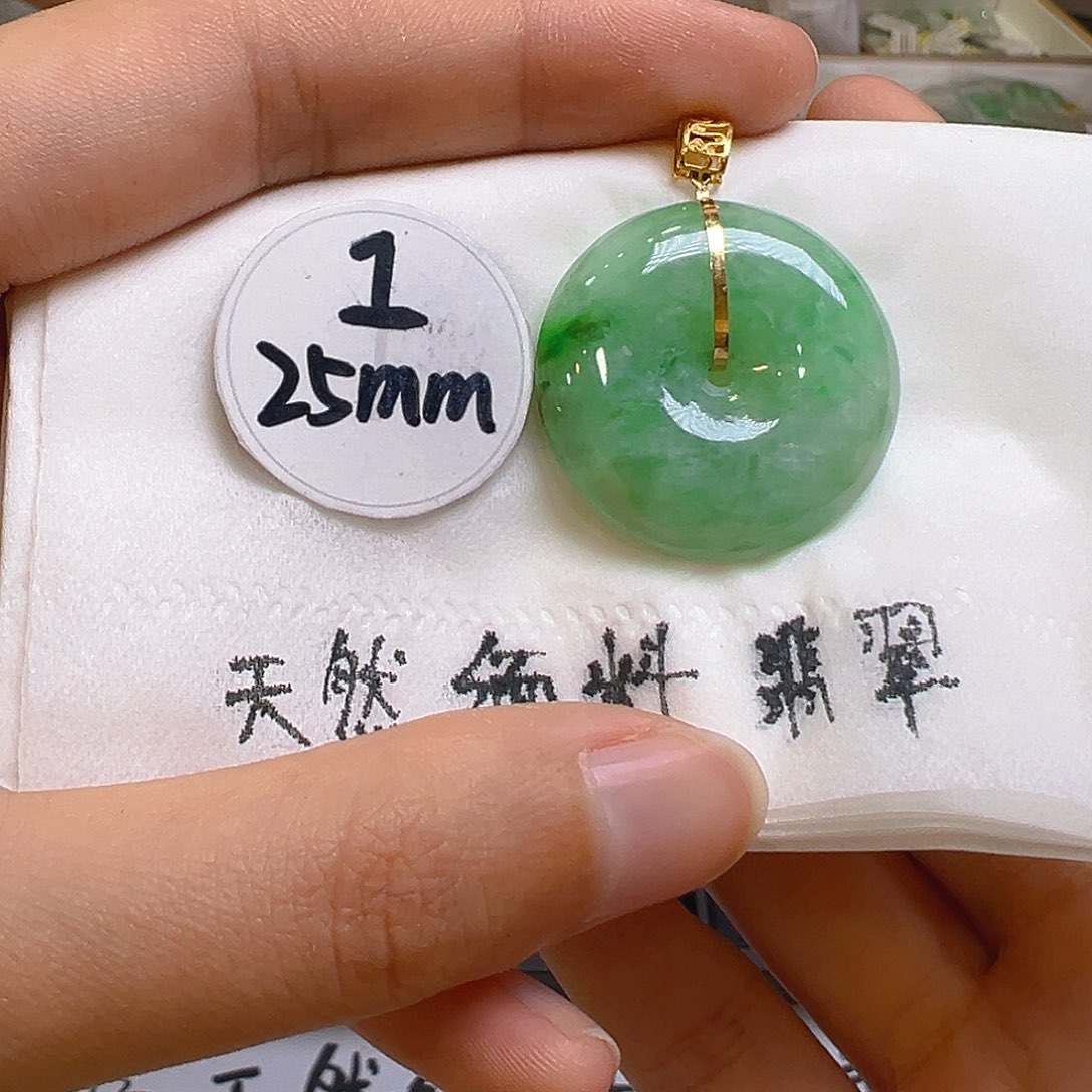 翡翠颈饰18K金镶嵌翡翠