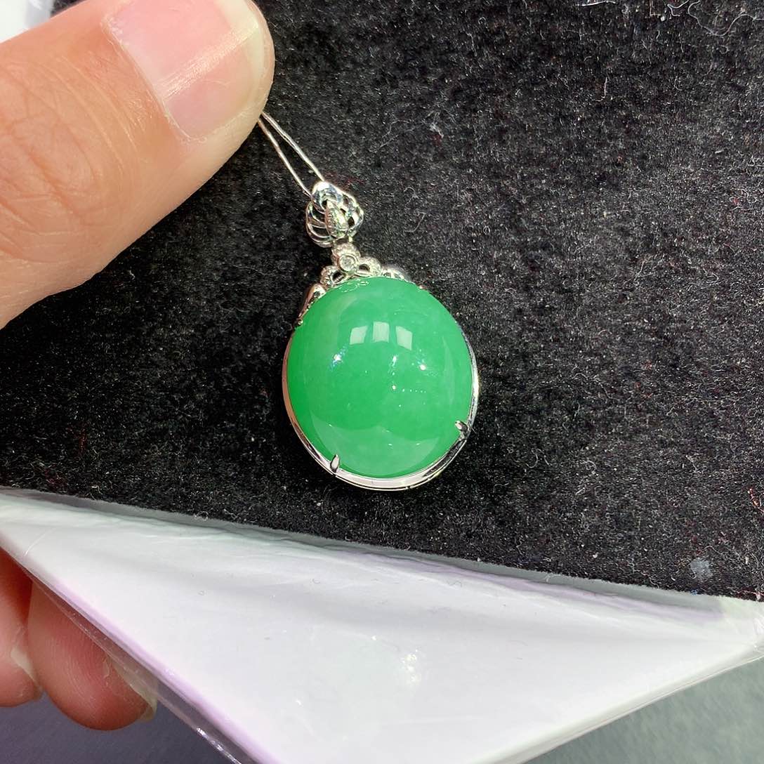 翡翠吊坠(赠链)18K金镶嵌