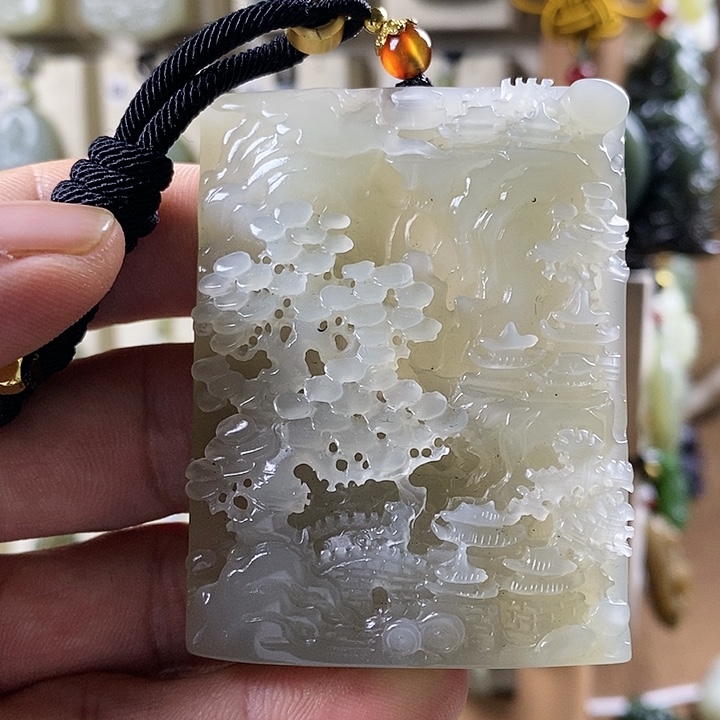 感****和田玉（糖玉）未镶嵌颈饰