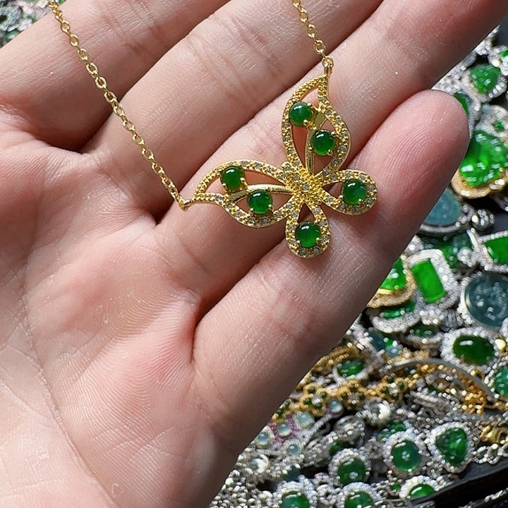 翡翠颈饰未镶嵌天然A货翡翠放漏